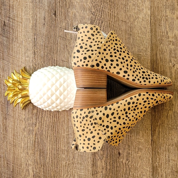 NWT! Dolce Vita Animal Print Leopard Ankle Booties - Picture 4 of 15